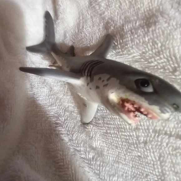 Vintage Shark Toy - Picture 9 of 11